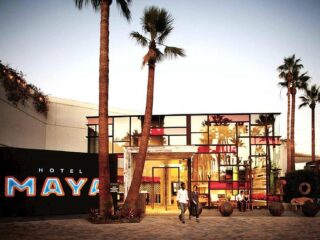 Hotel Maya – a DoubleTree by Hilton